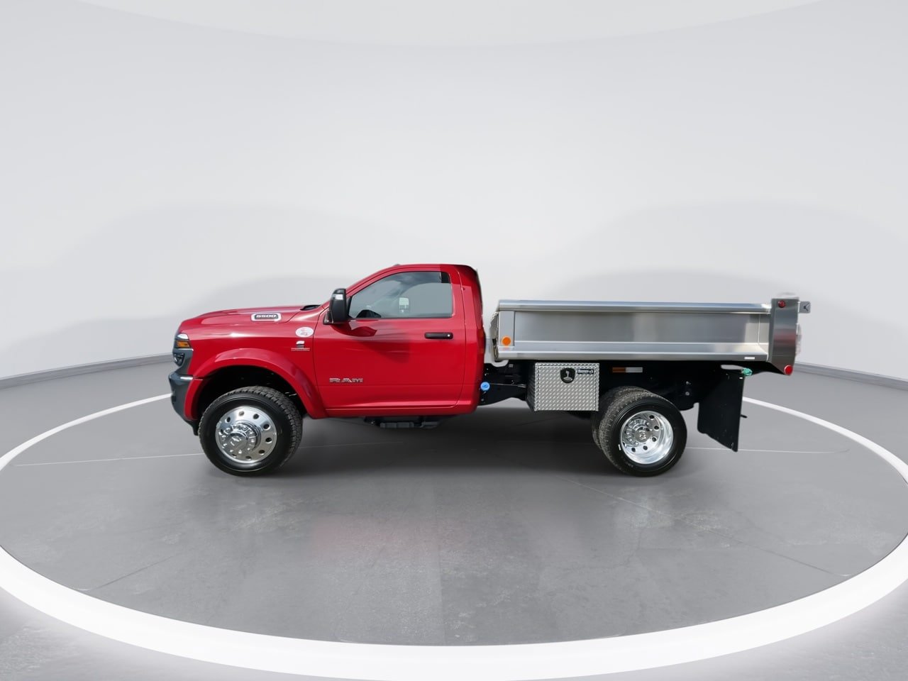 New 2026 RAM 5500 4x4 Regular Cab image 12