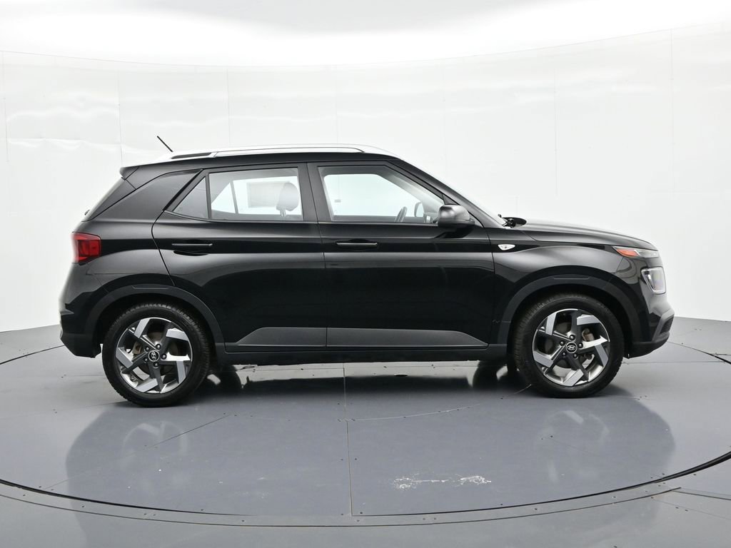 Used 2023 Hyundai Venue SEL w/ Cargo Package FWD image 5