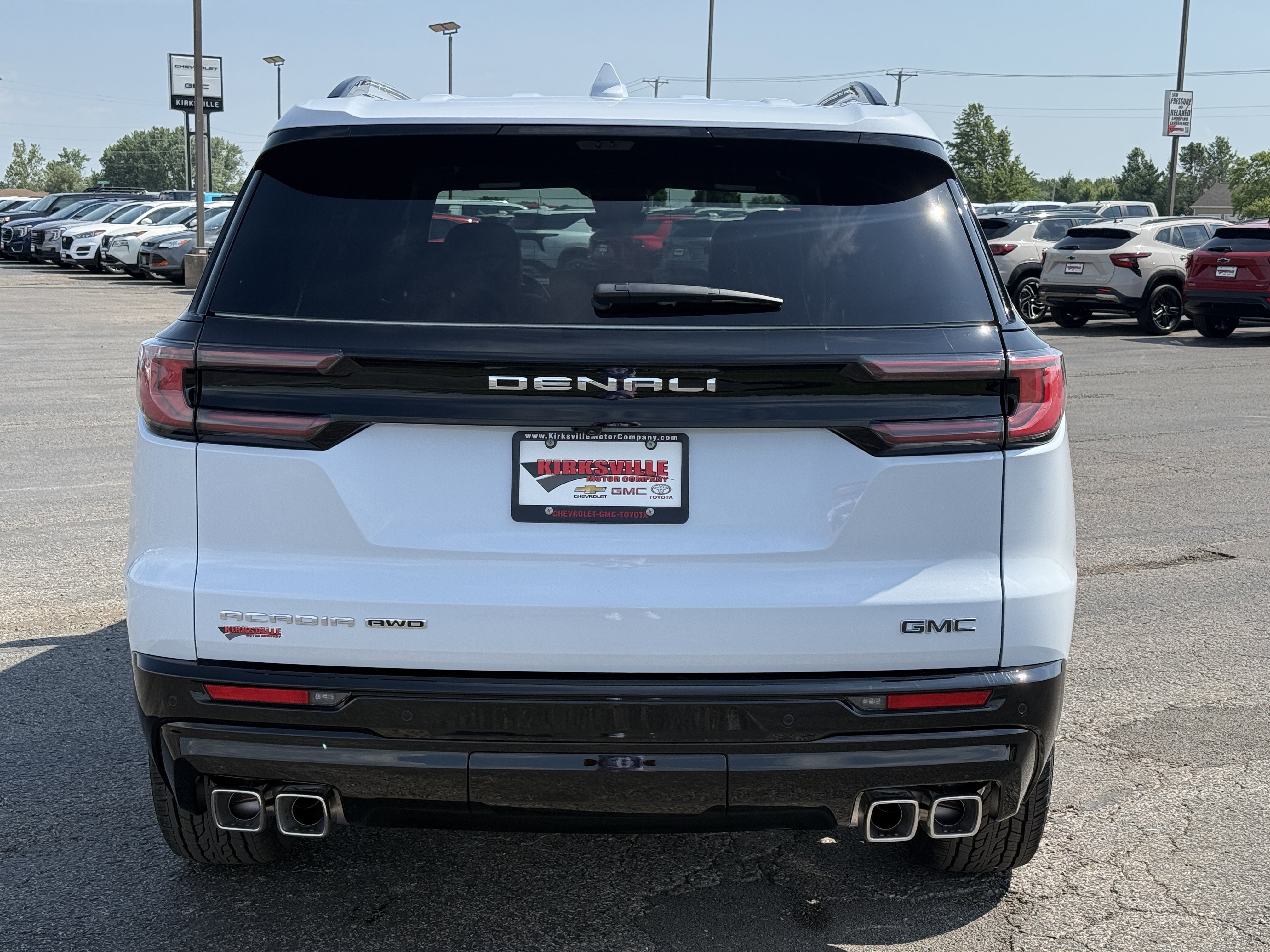New 2026 GMC Acadia Denali Ultimate w/ LPO, Floor Liner Package AWD/4WD image 5