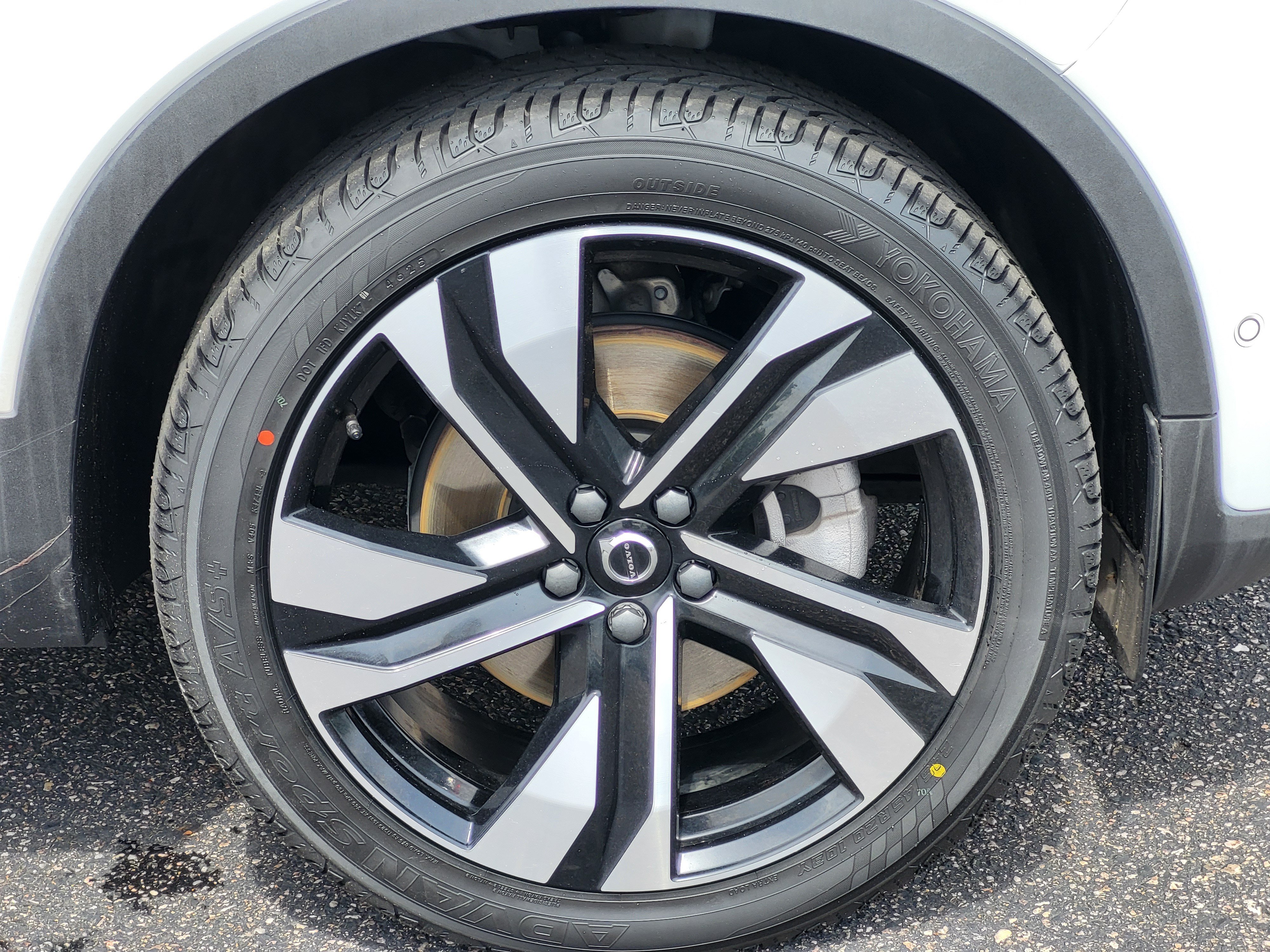 Certified 2023 Volvo XC40 B5 Plus w/ Driver Assist Package AWD/4WD image 8