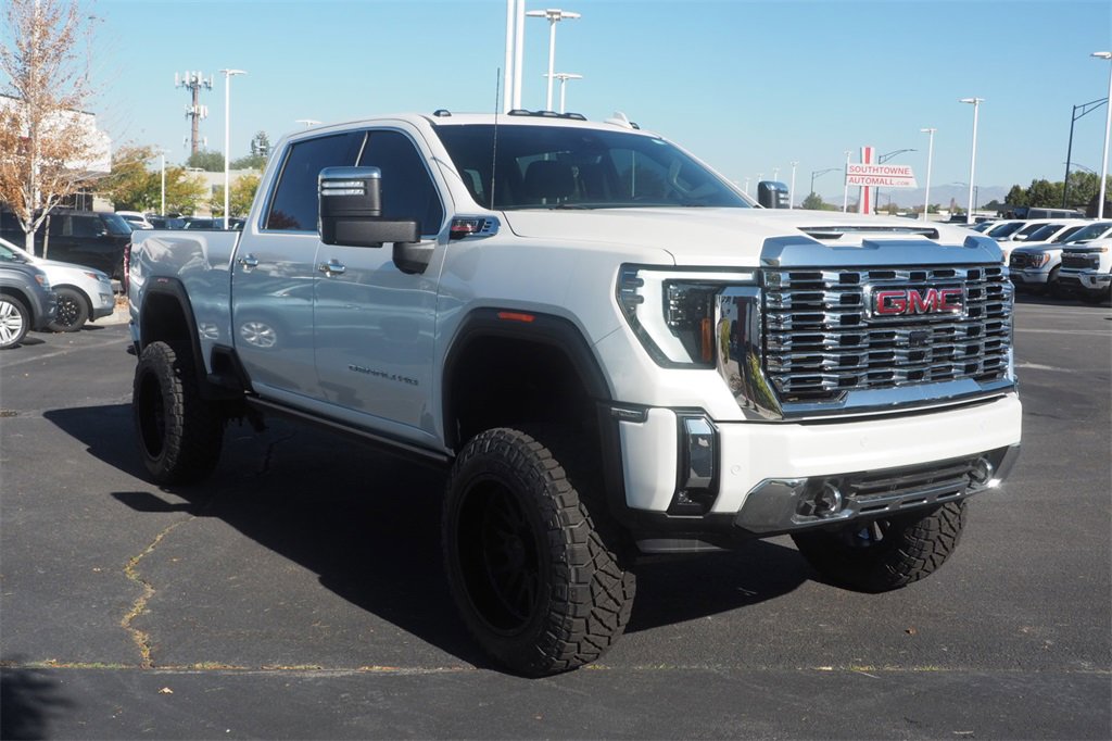 Used 2024 GMC Sierra 3500 Denali w/ Denali Reserve Package image 3