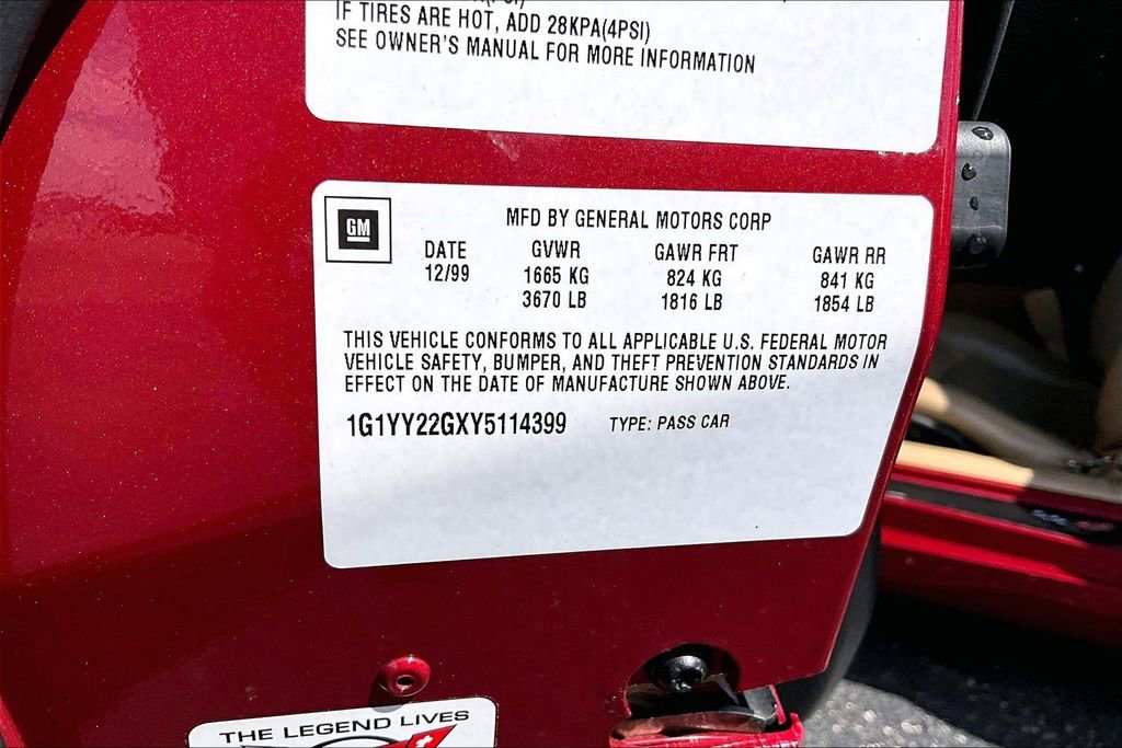 Used 2000 Chevrolet Corvette Coupe w/ Memory Pkg image 31