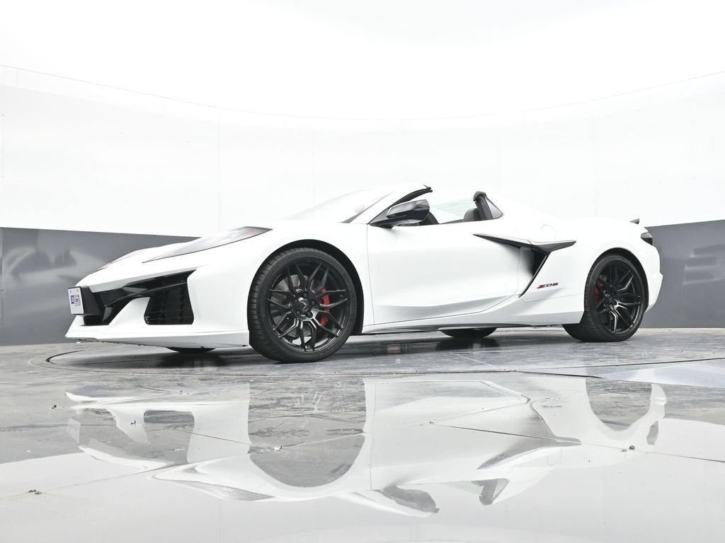 Used 2024 Chevrolet Corvette Z06 RWD image 36