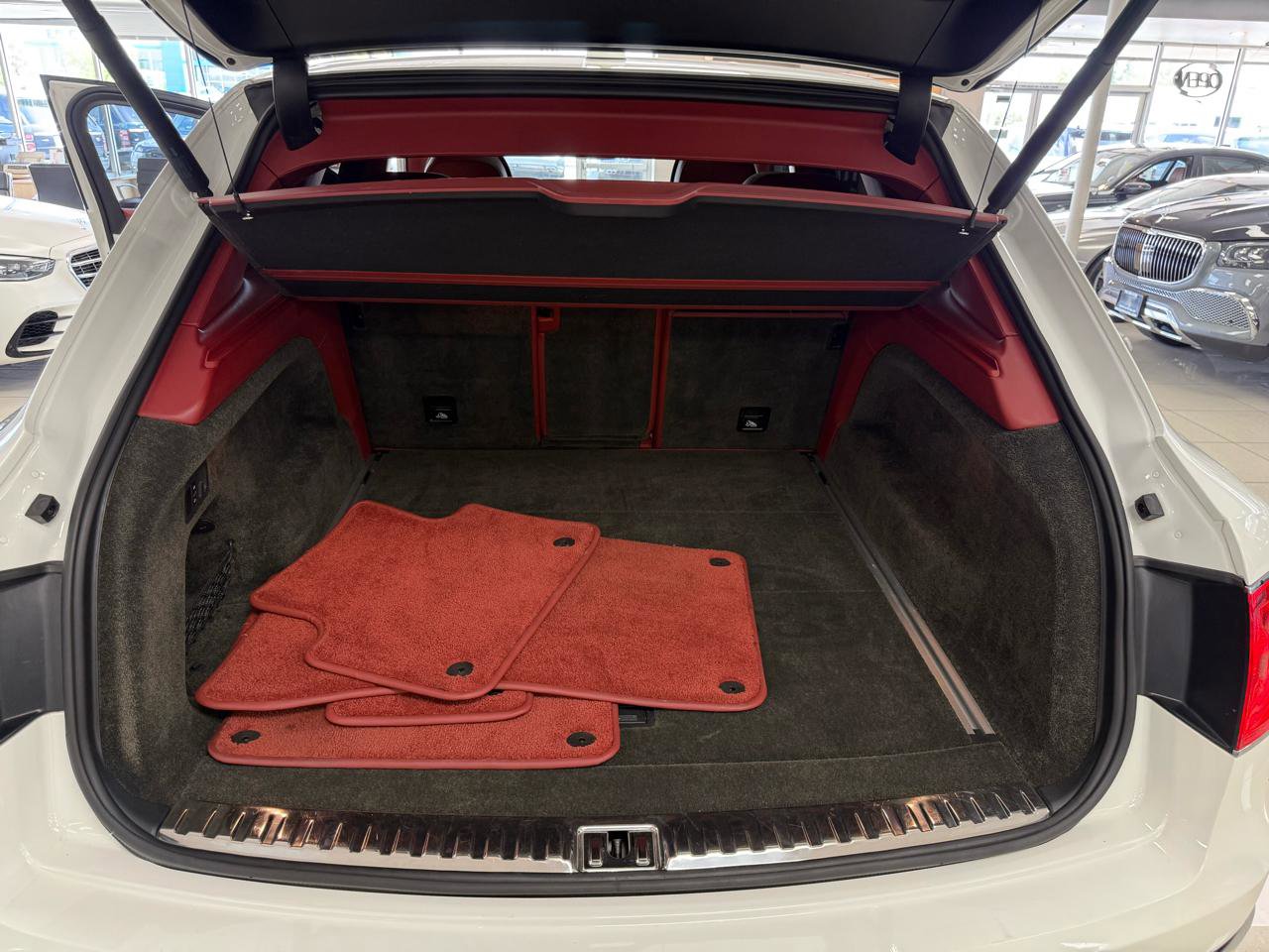 Used 2018 Bentley Bentayga Mulliner AWD/4WD image 42