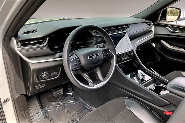 Used 2024 Jeep Grand Cherokee L Laredo AWD/4WD image 16