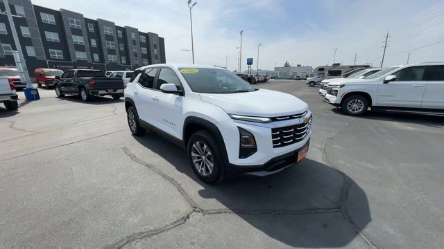 Used 2025 Chevrolet Equinox LT image 2