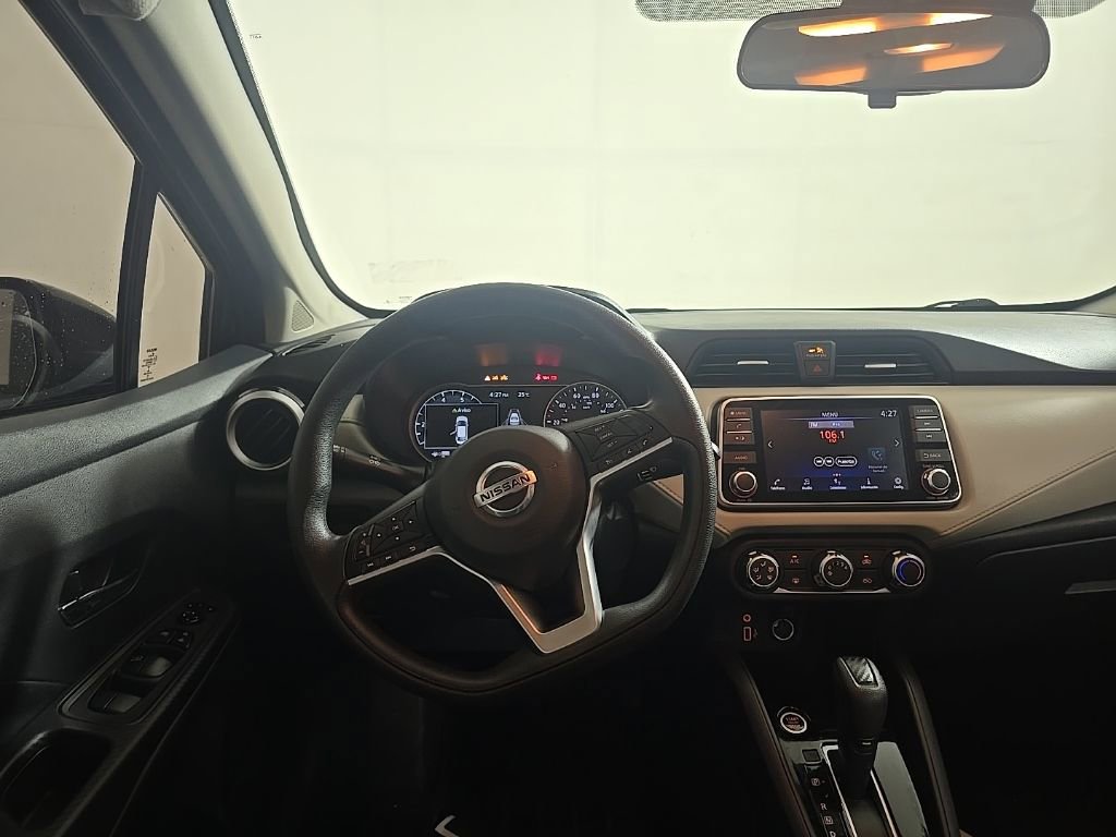 Used 2022 Nissan Versa SV image 6