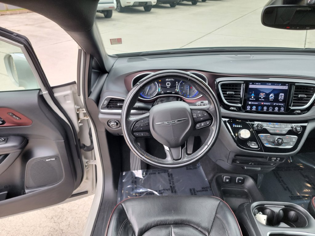 Used 2020 Chrysler Pacifica Limited FWD image 19