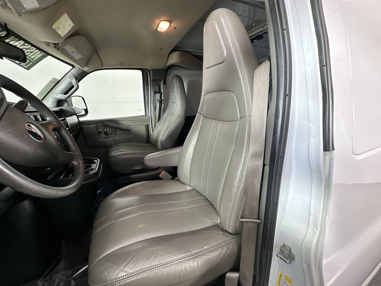 Used 2020 GMC Savana 2500 image 15