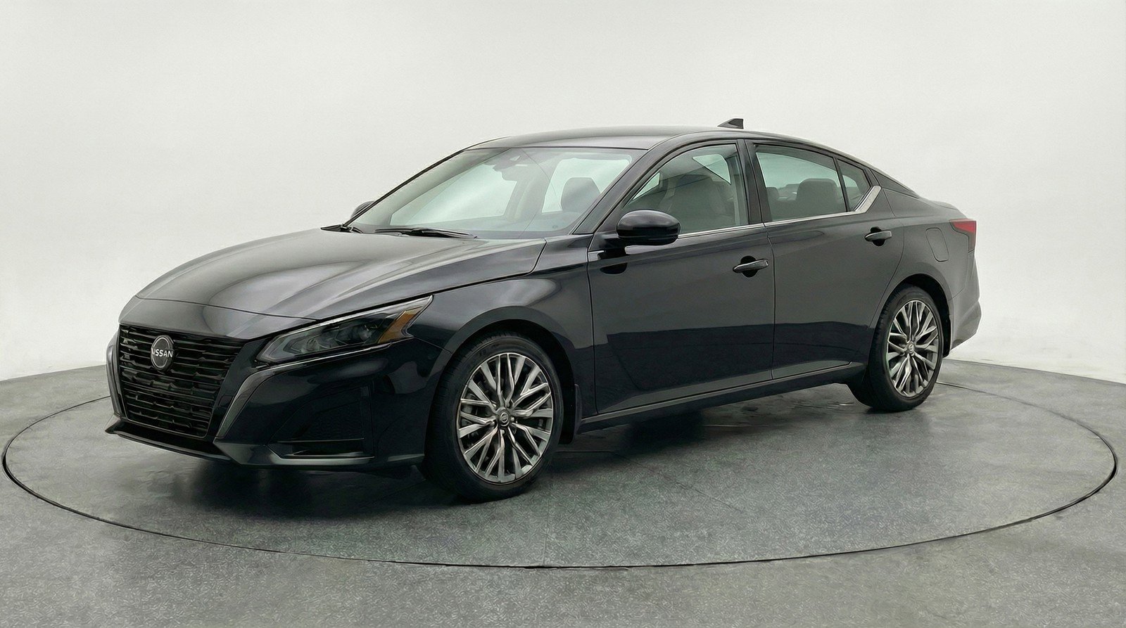Used 2025 Nissan Altima 2.5 SV image 3