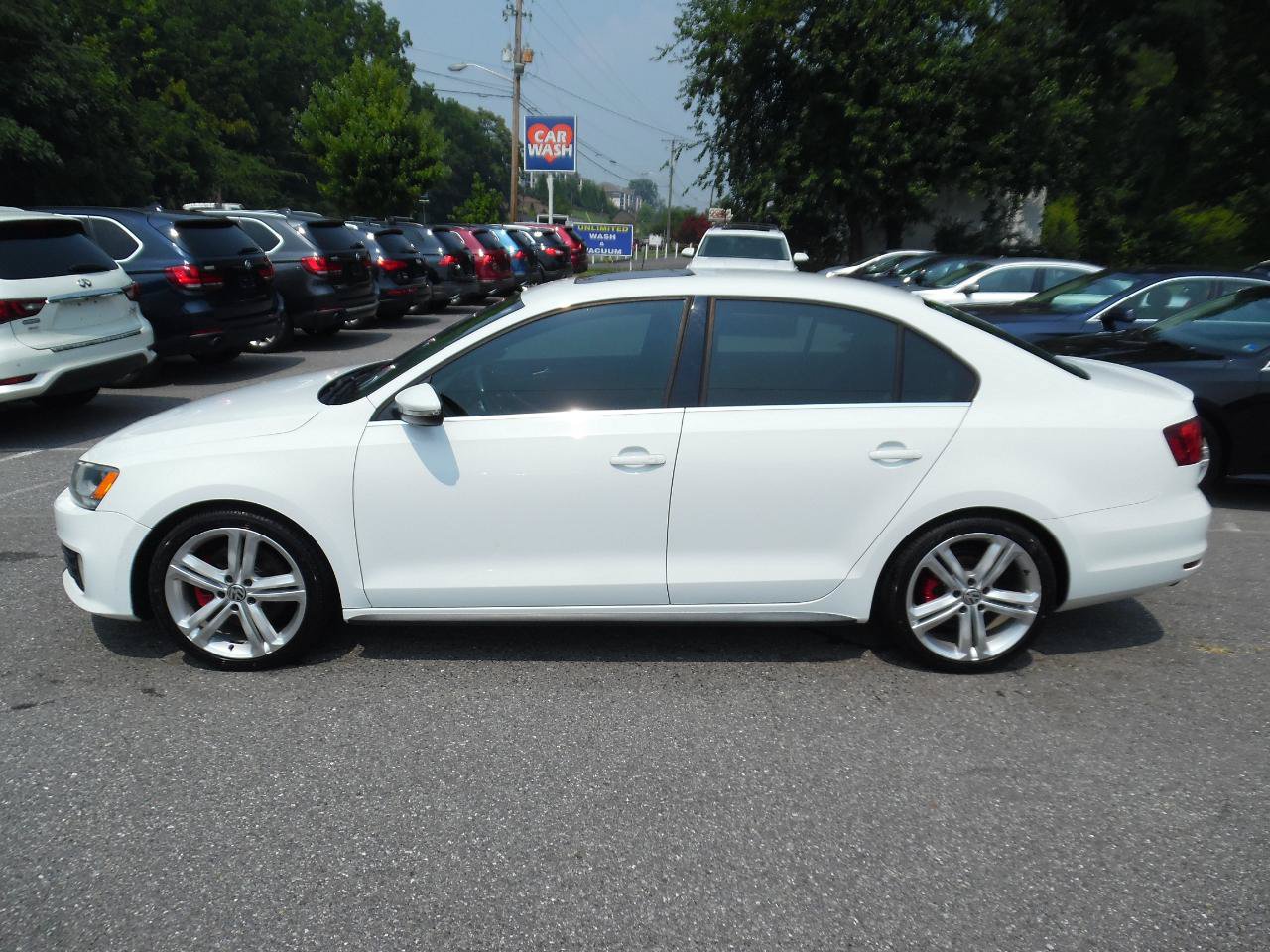 Used 2015 Volkswagen Jetta GLI SE FWD image 2