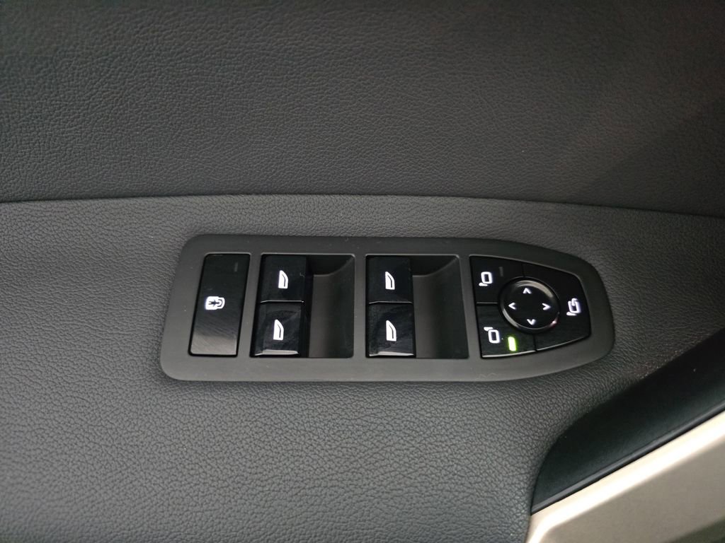 Used 2024 BMW iX xDrive50 w/ Premium Package image 29