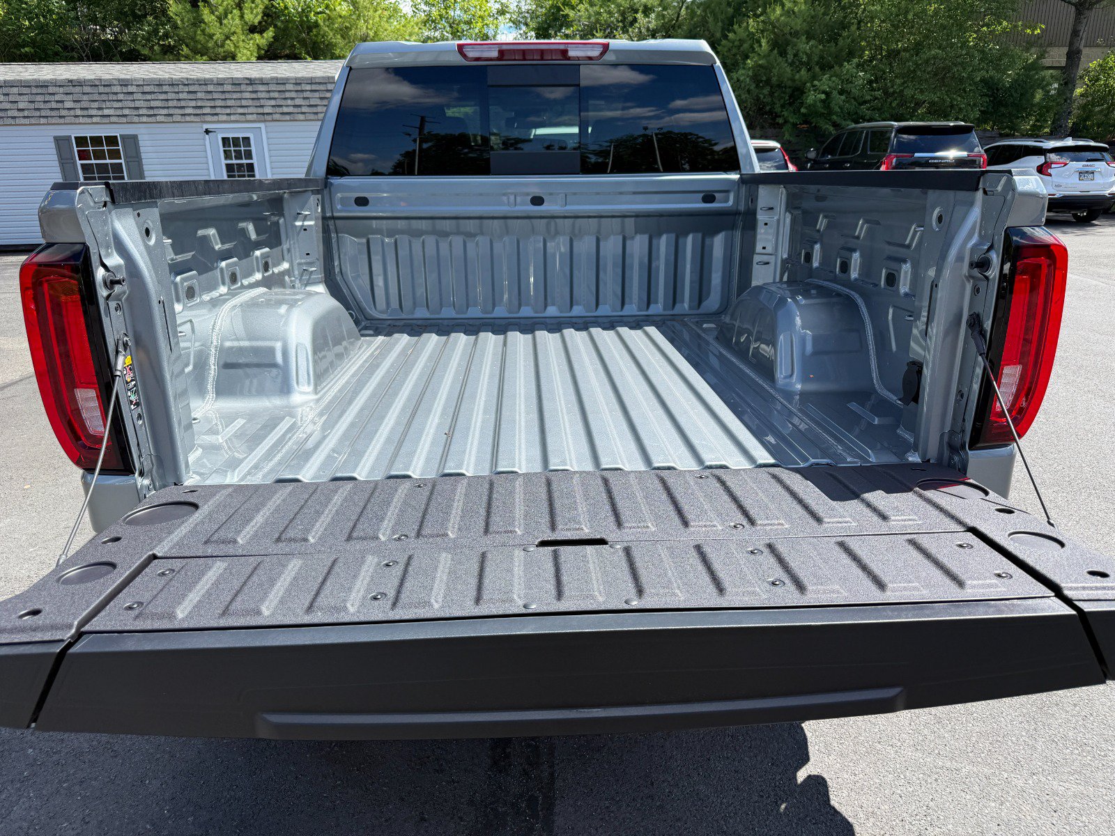 New 2026 GMC Sierra 1500 SLT w/ SLT Premium Package AWD/4WD image 19