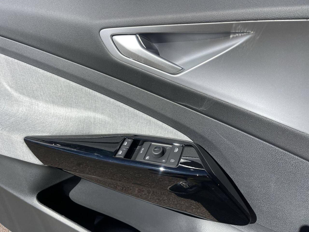 New 2026 Volkswagen ID.4 Pro RWD image 17