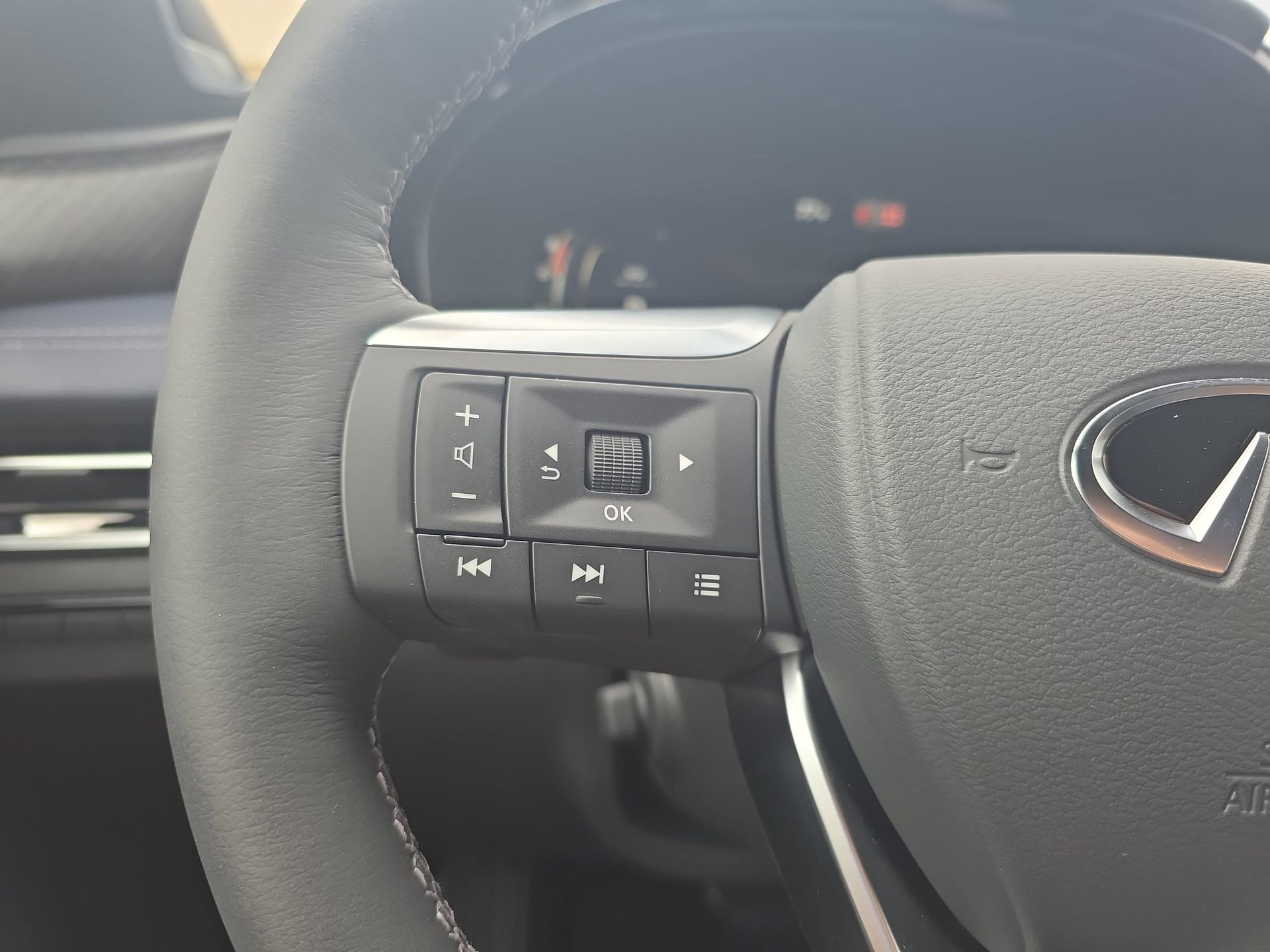 New 2026 INFINITI QX60 Sport w/ Dark Cargo Package image 17