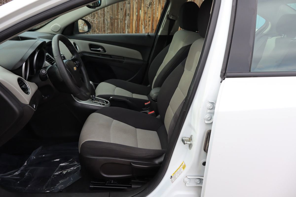 Used 2014 Chevrolet Cruze LS image 19