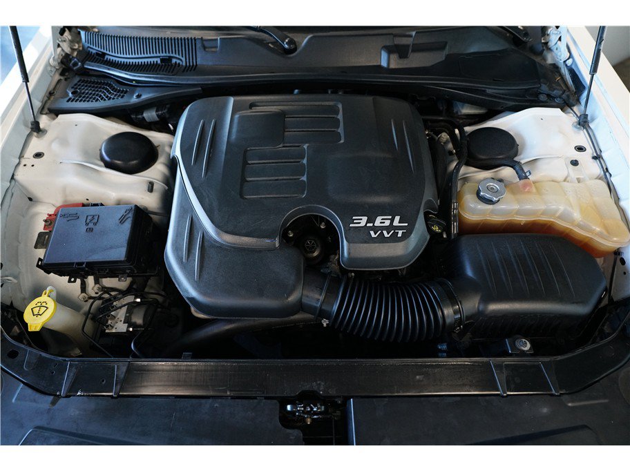 Used 2018 Dodge Challenger SXT Plus RWD image 9