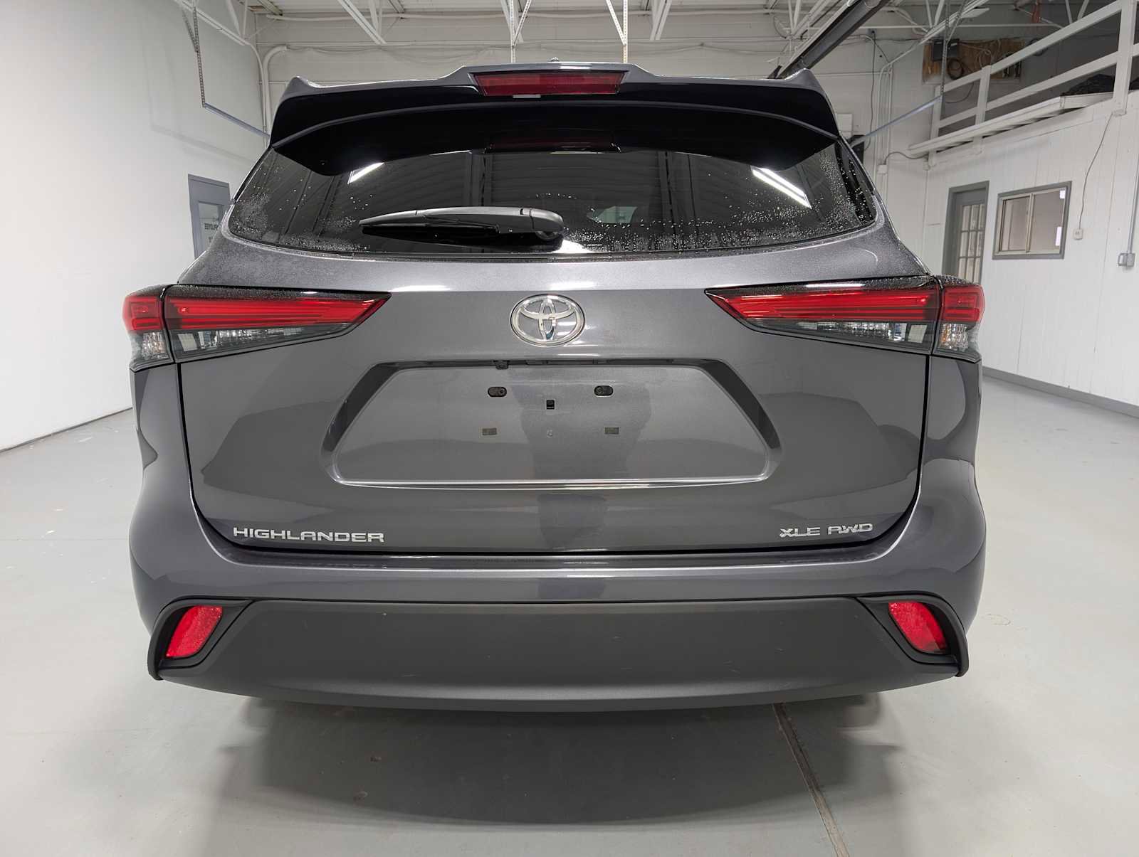 Used 2023 Toyota Highlander XLE image 9
