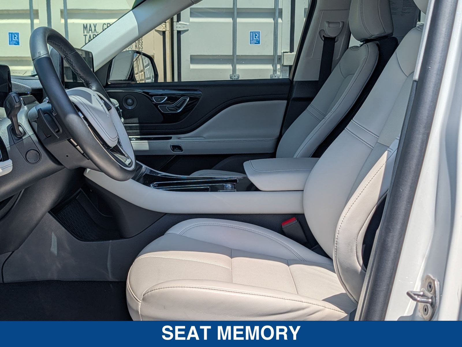 Used 2025 Lincoln Aviator AWD w/ Equipment Group 101A image 23
