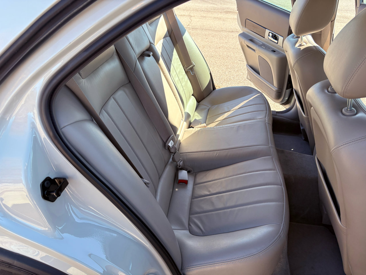 Used 2004 Lincoln LS image 25