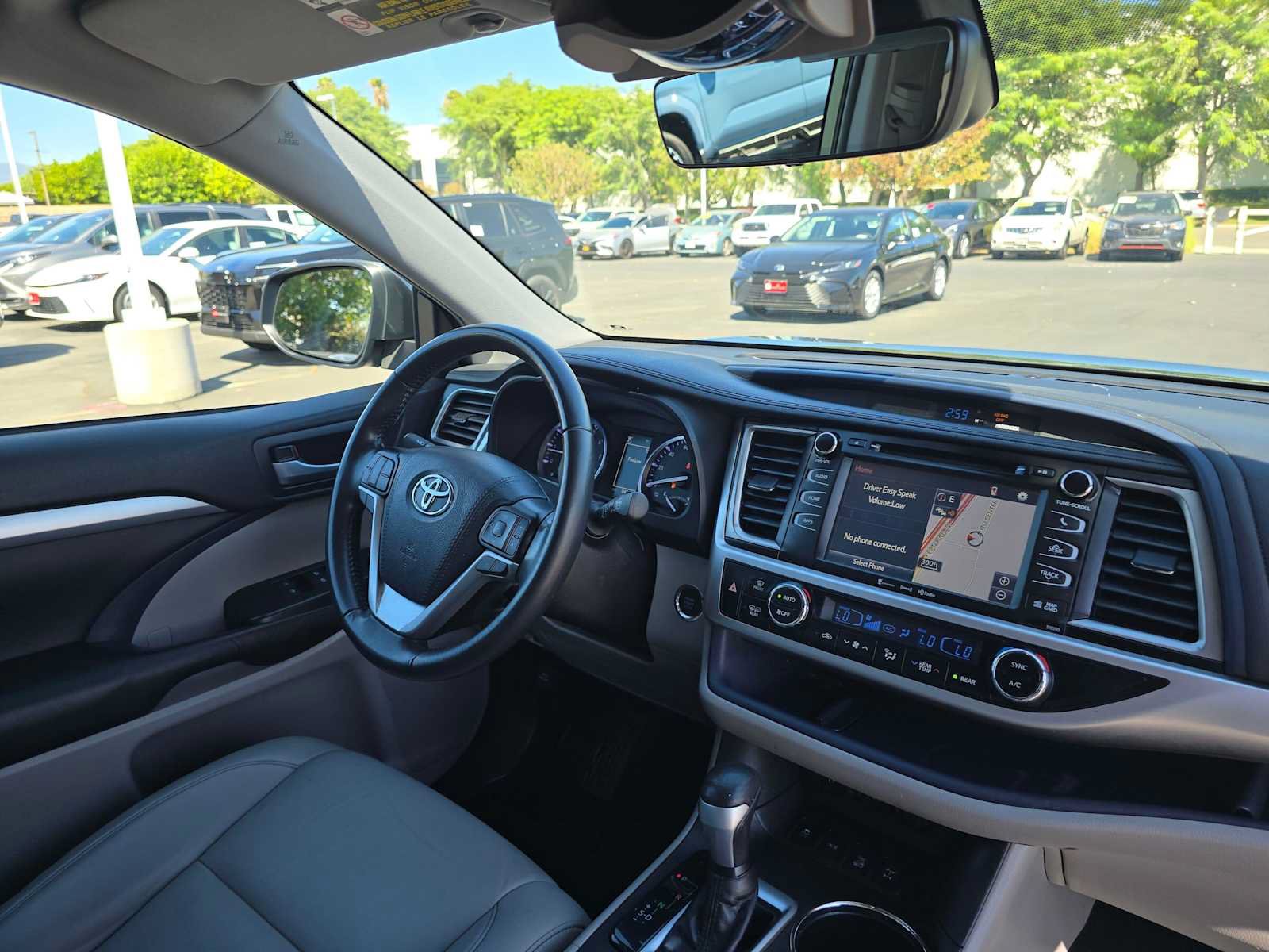 Certified 2019 Toyota Highlander XLE w/ Carpet Mat Package (TMS) AWD/4WD image 11