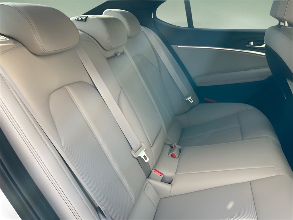 Used 2023 Genesis G70 2.0T image 13