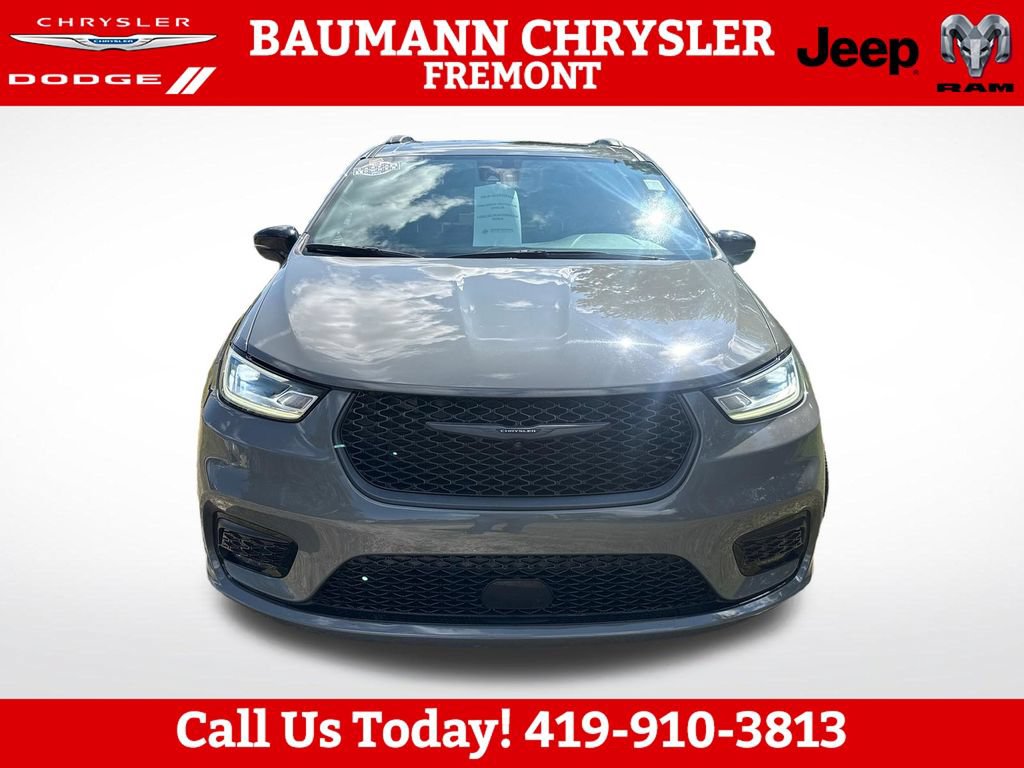 Used 2025 Chrysler Pacifica Limited FWD image 8