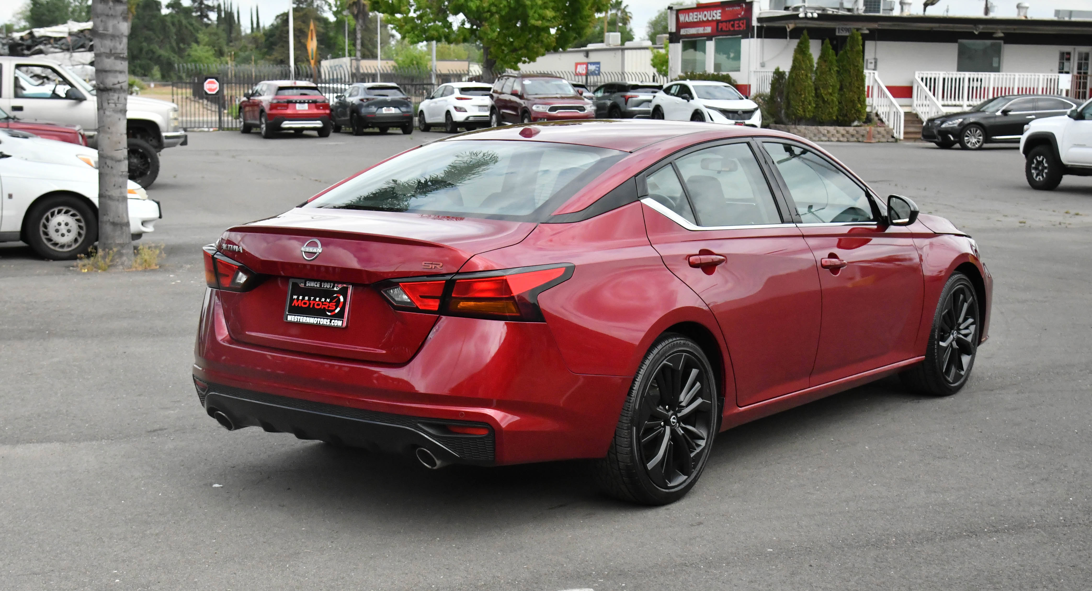 Used 2023 Nissan Altima 2.5 SR image 8