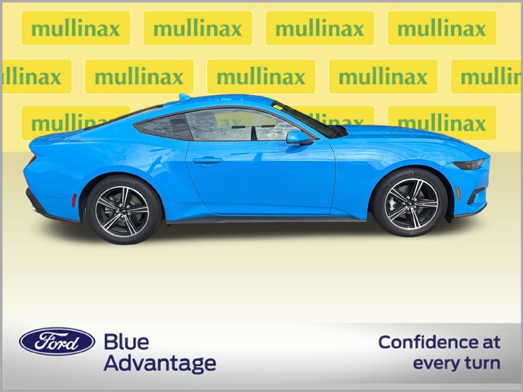 Used 2025 Ford Mustang Coupe RWD image 4