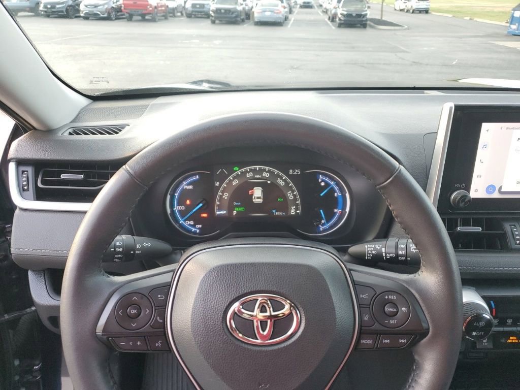 Used 2023 Toyota RAV4 XLE Premium image 13