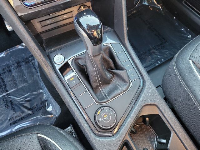 Certified 2024 Volkswagen Tiguan SEL R-Line AWD/4WD image 30