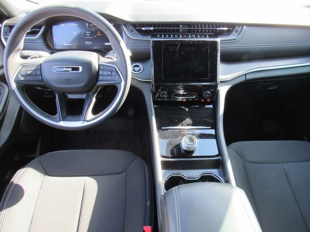 Used 2025 Jeep Grand Cherokee L Laredo RWD image 17