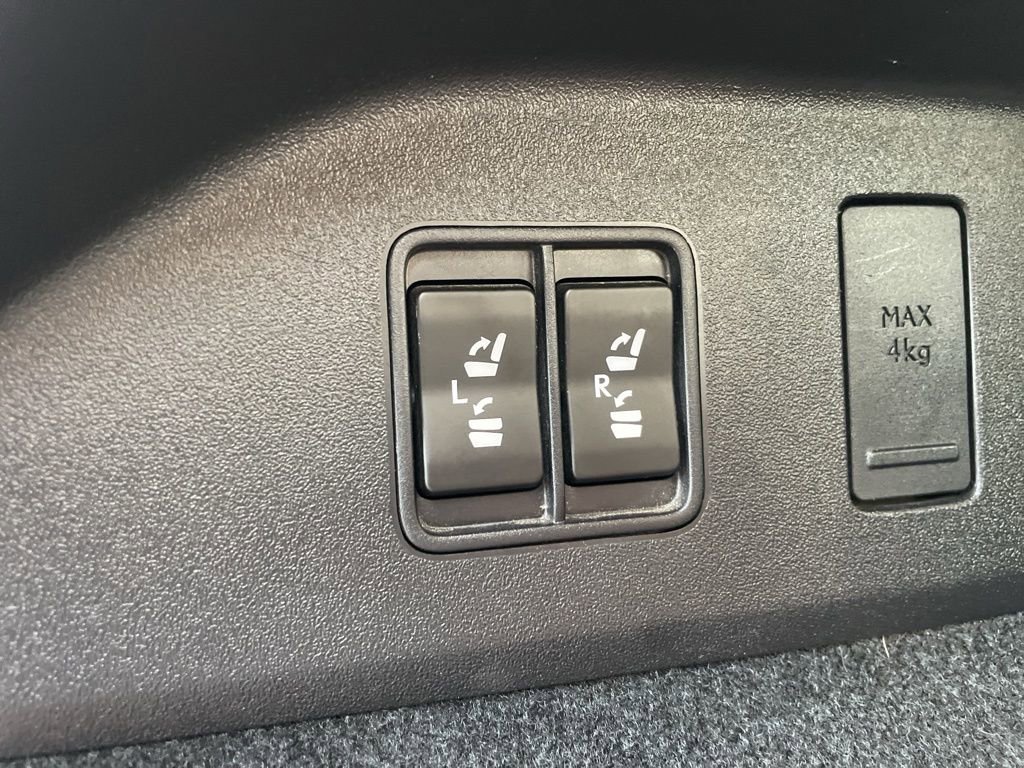 Used 2021 Lexus RX 350L Premium w/ Premium Package image 8