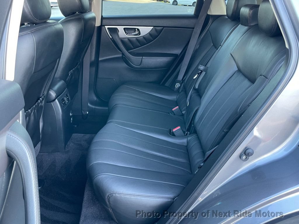 Used 2015 INFINITI QX70 AWD w/ Premium Package image 9