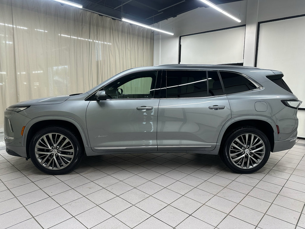 Certified 2025 Buick Enclave Avenir AWD/4WD image 10