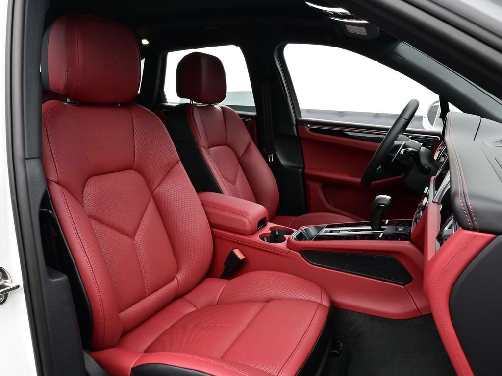 Certified 2026 Porsche Macan AWD/4WD image 18