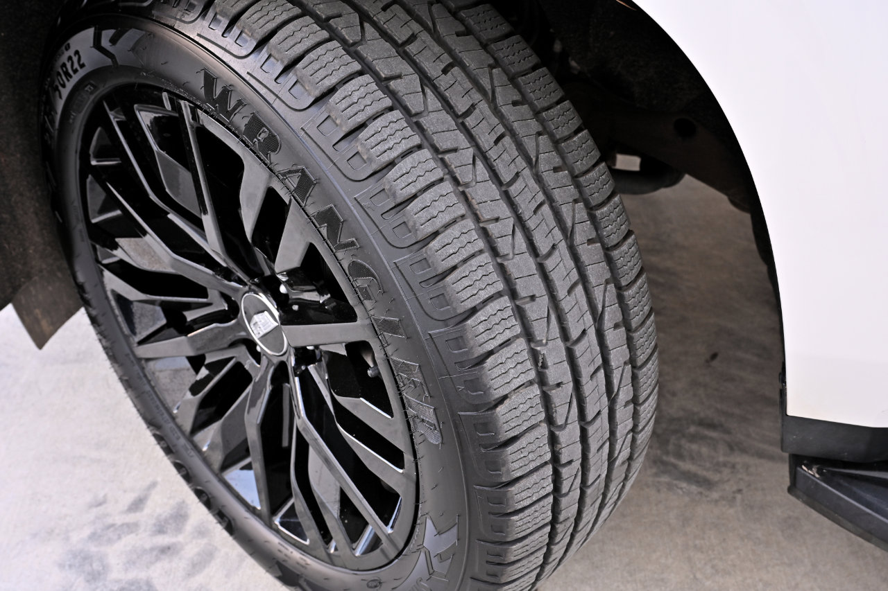 Used 2021 Cadillac Escalade Premium Luxury image 33