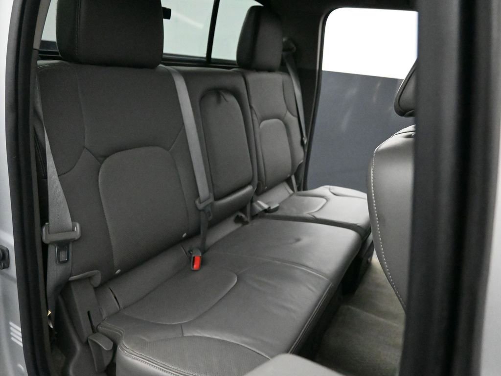 Used 2014 Nissan Frontier SL w/ SL Moonroof Package image 18