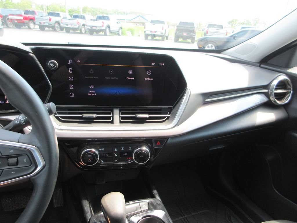 Used 2025 Chevrolet Trax ACTIV w/ Driver Confidence Package FWD image 26