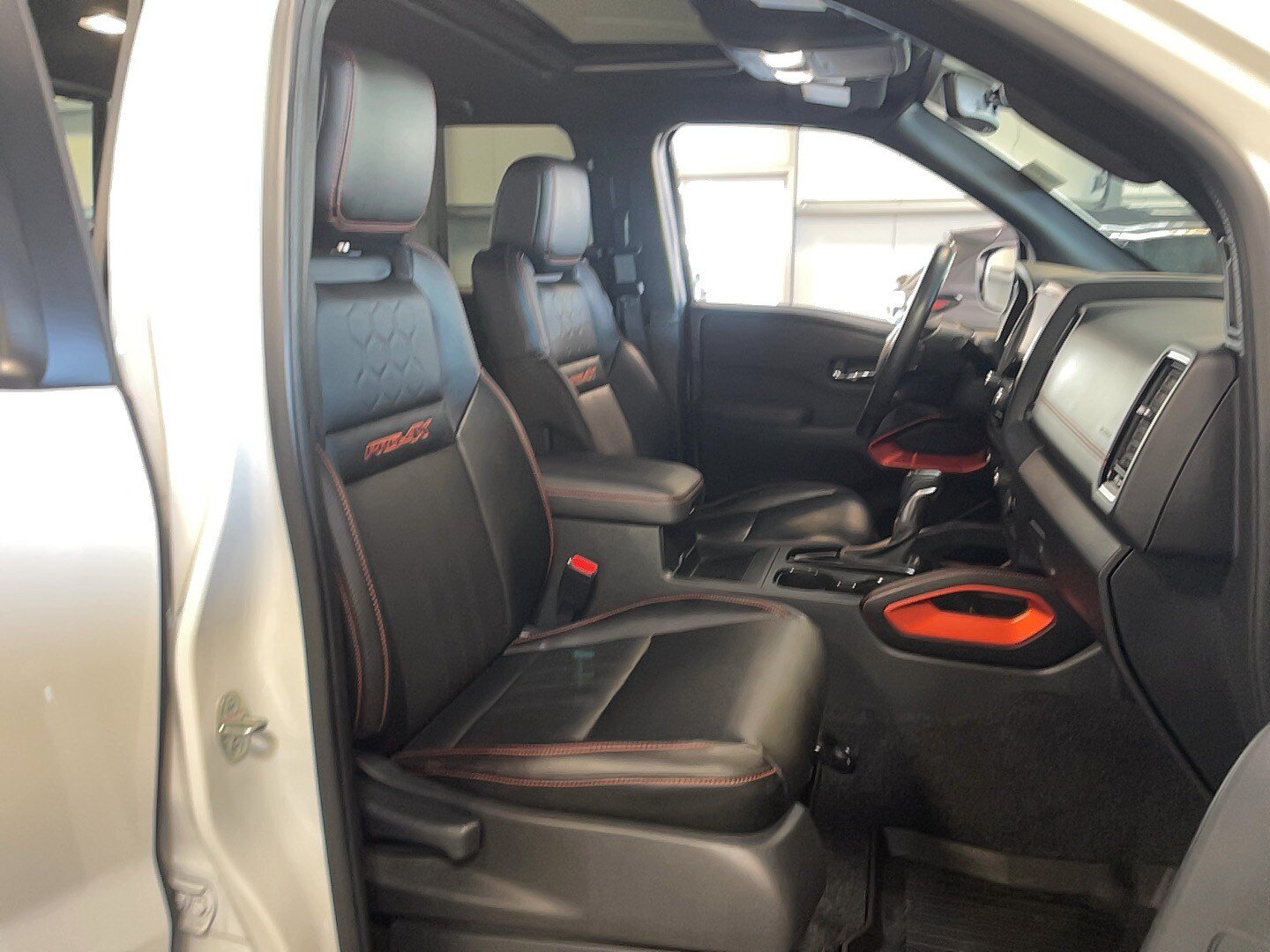 Used 2023 Nissan Frontier PRO-4X w/ Pro-4X Premium Package AWD/4WD image 23