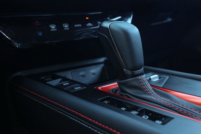 New 2025 Nissan Kicks SR image 31