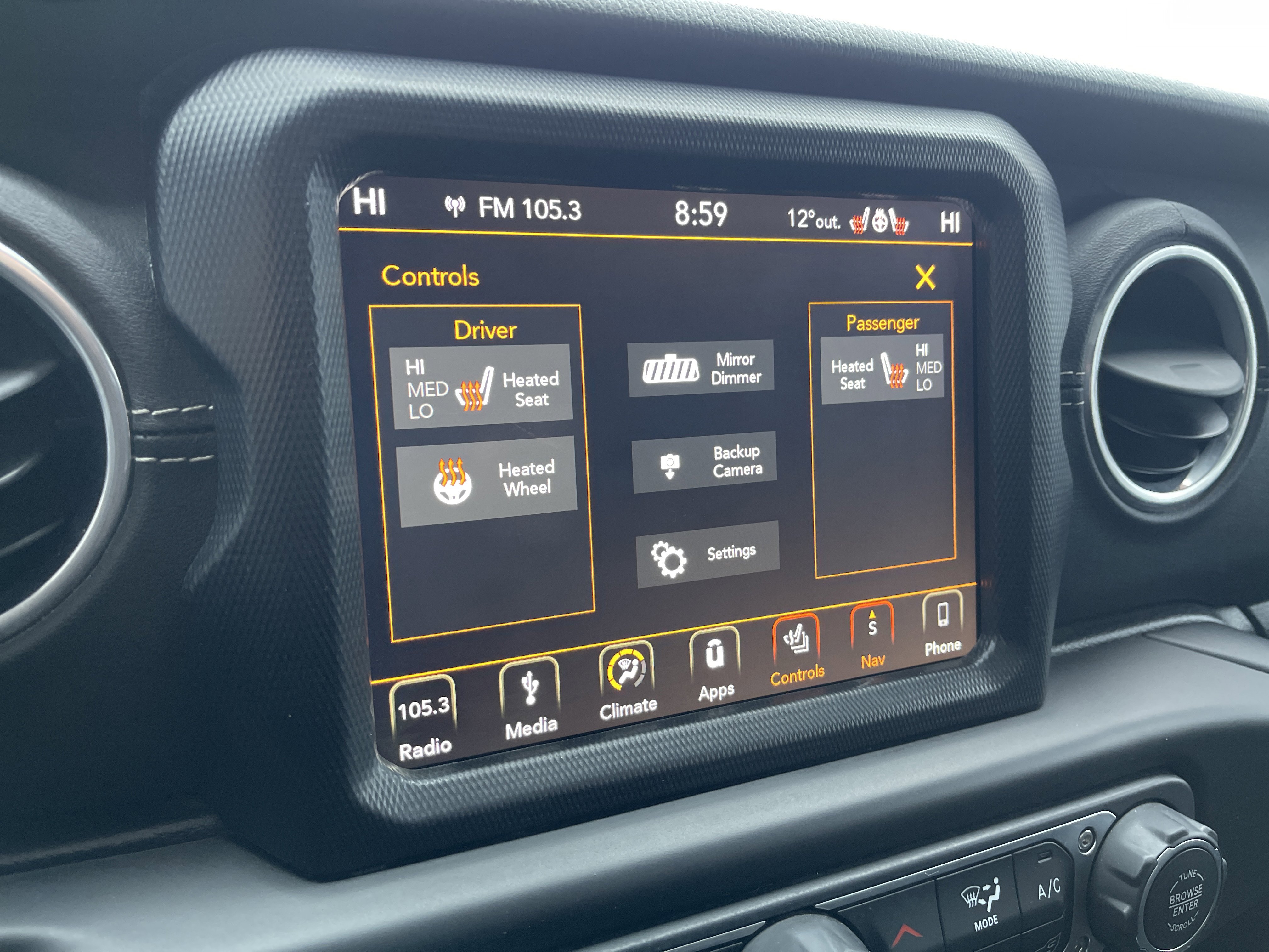 Used 2018 Jeep Wrangler Unlimited Sahara w/ Uconnect 4C Nav & Sound Group AWD/4WD image 18