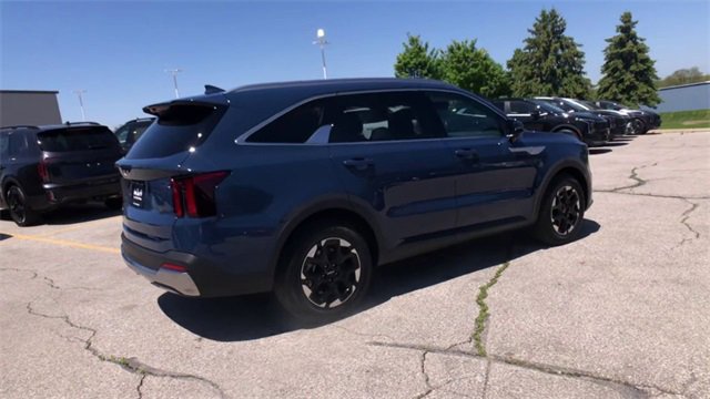 New 2025 Kia Sorento S w/ Panoramic Sunroof Package image 2