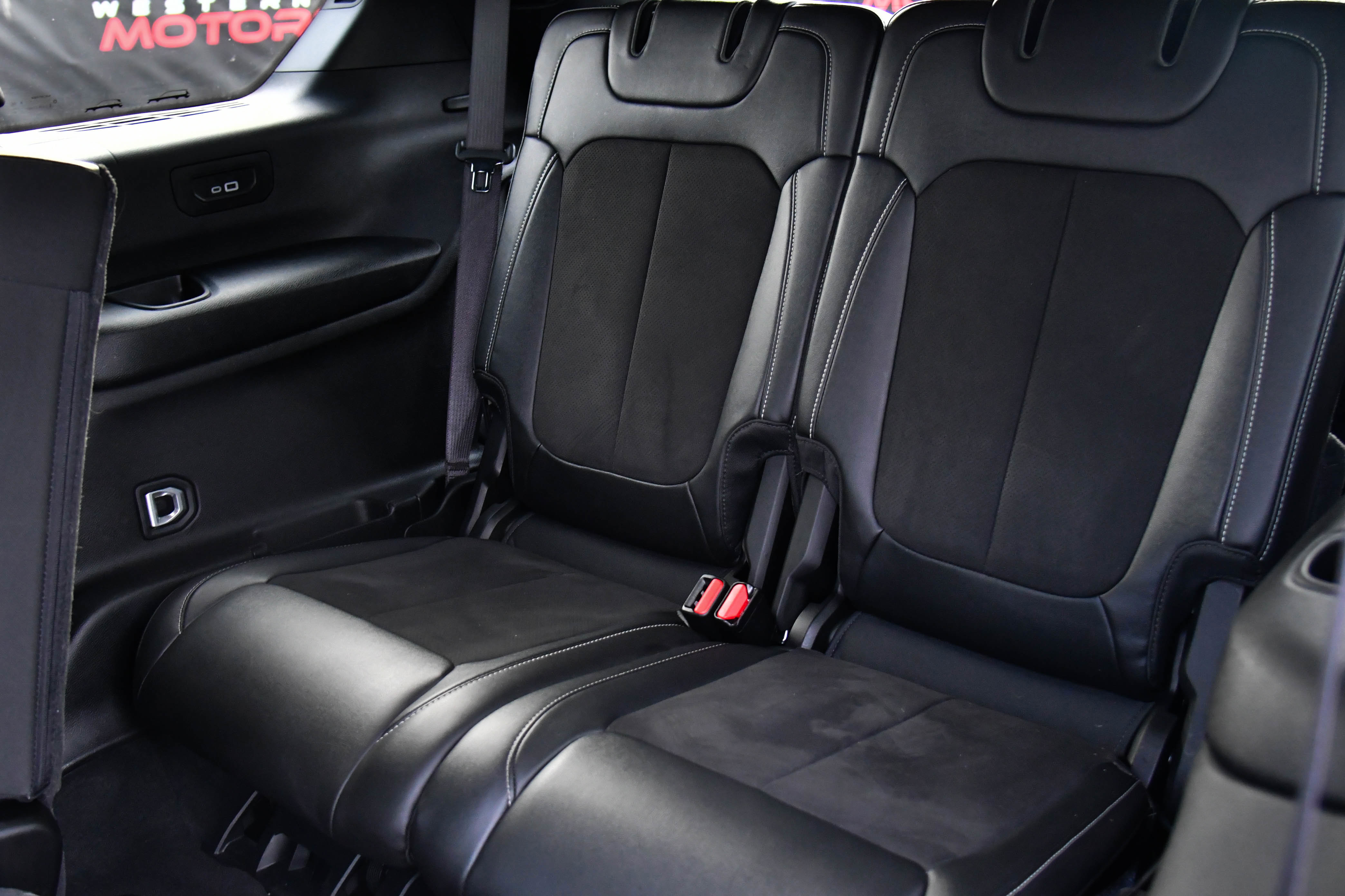 Used 2024 Jeep Grand Cherokee L Laredo image 40