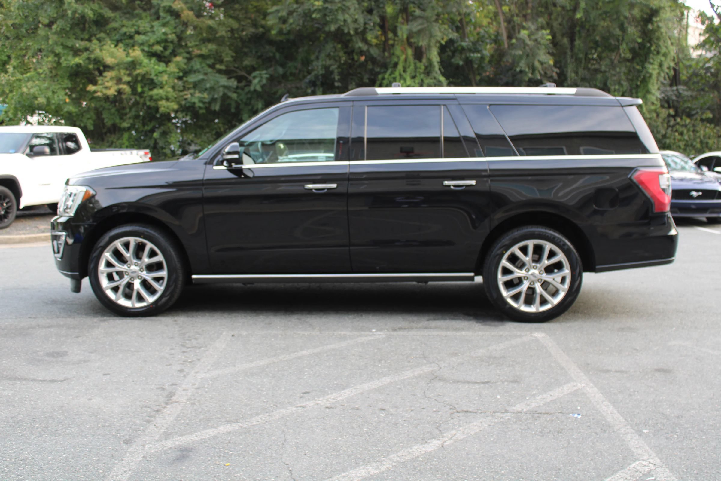 Used 2019 Ford Expedition Max Limited w/ Equipment Group 302A AWD/4WD image 29