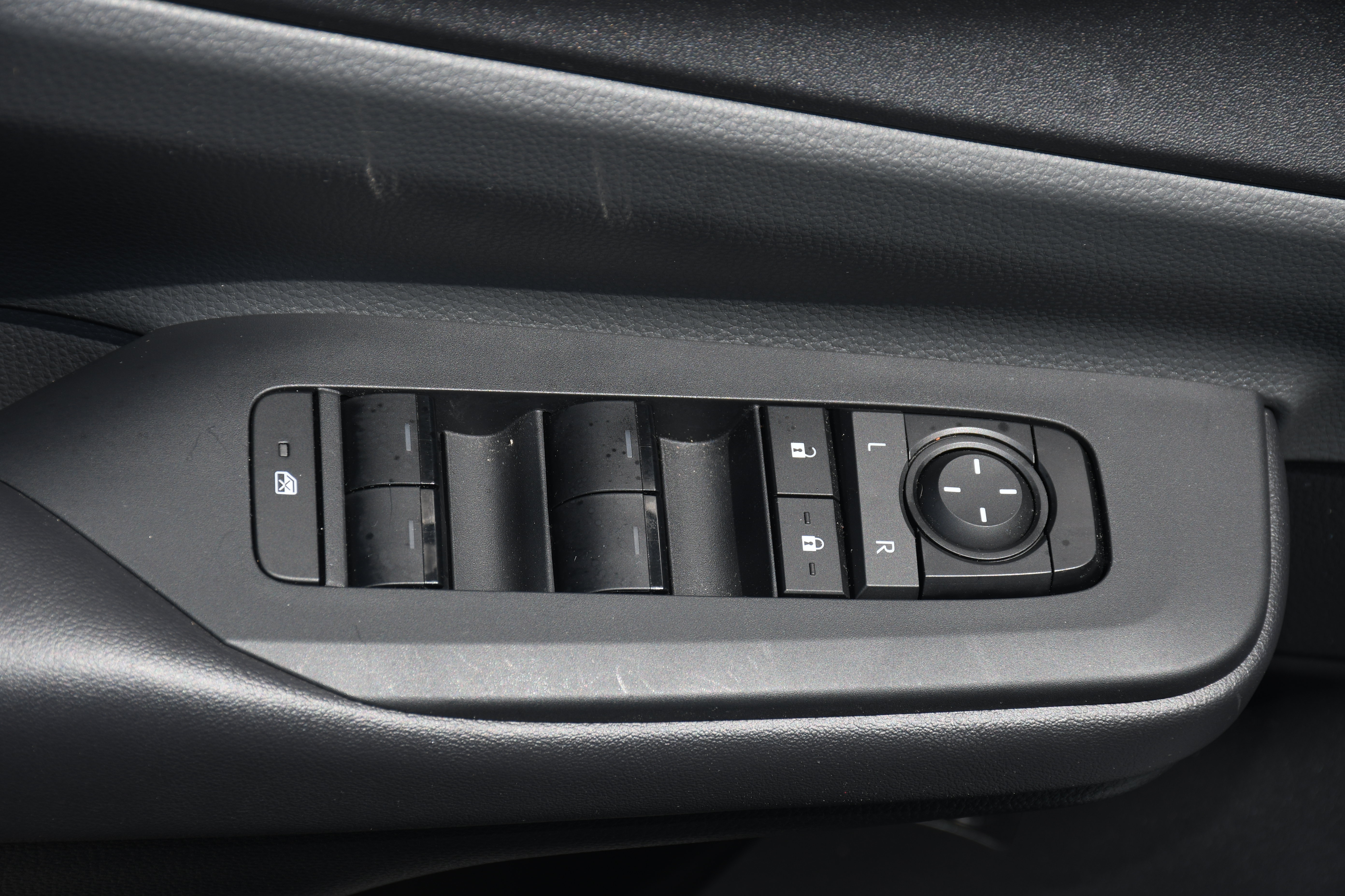 Certified 2024 Toyota Prius LE AWD/4WD image 10