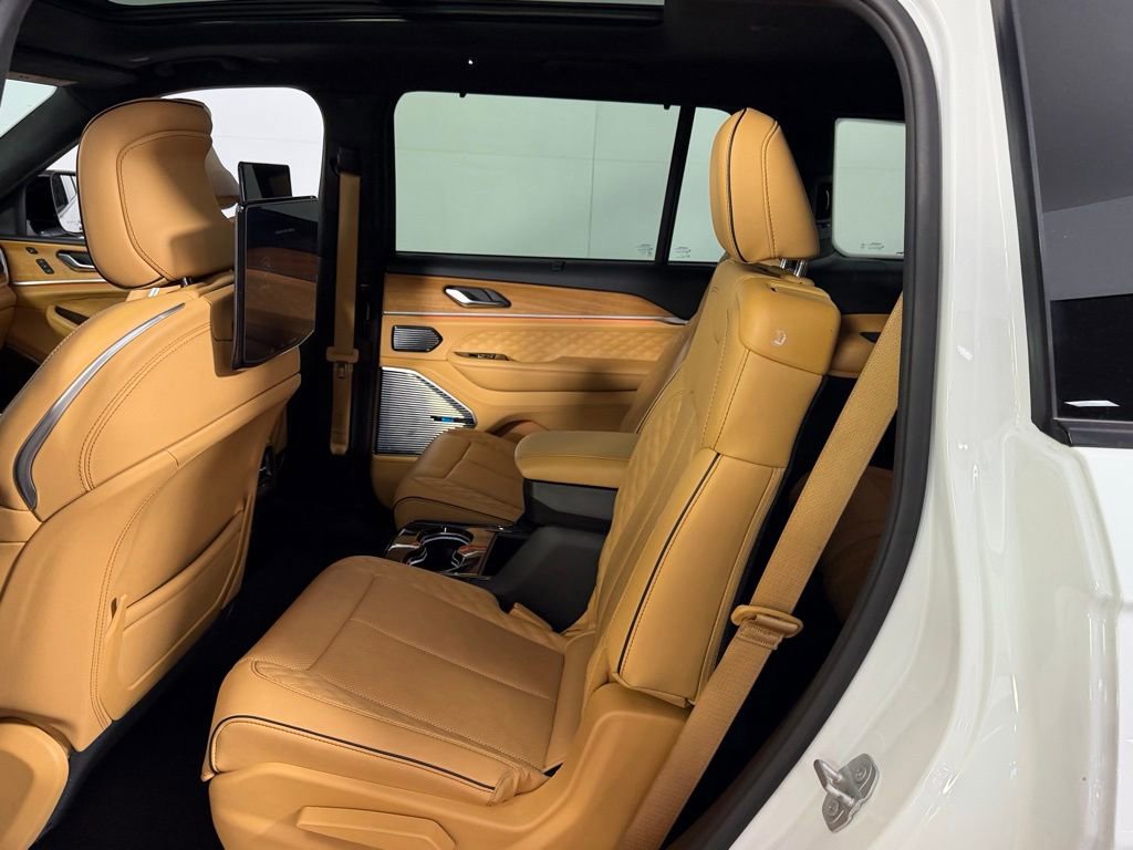 Used 2023 Jeep Grand Cherokee L Summit AWD/4WD image 25