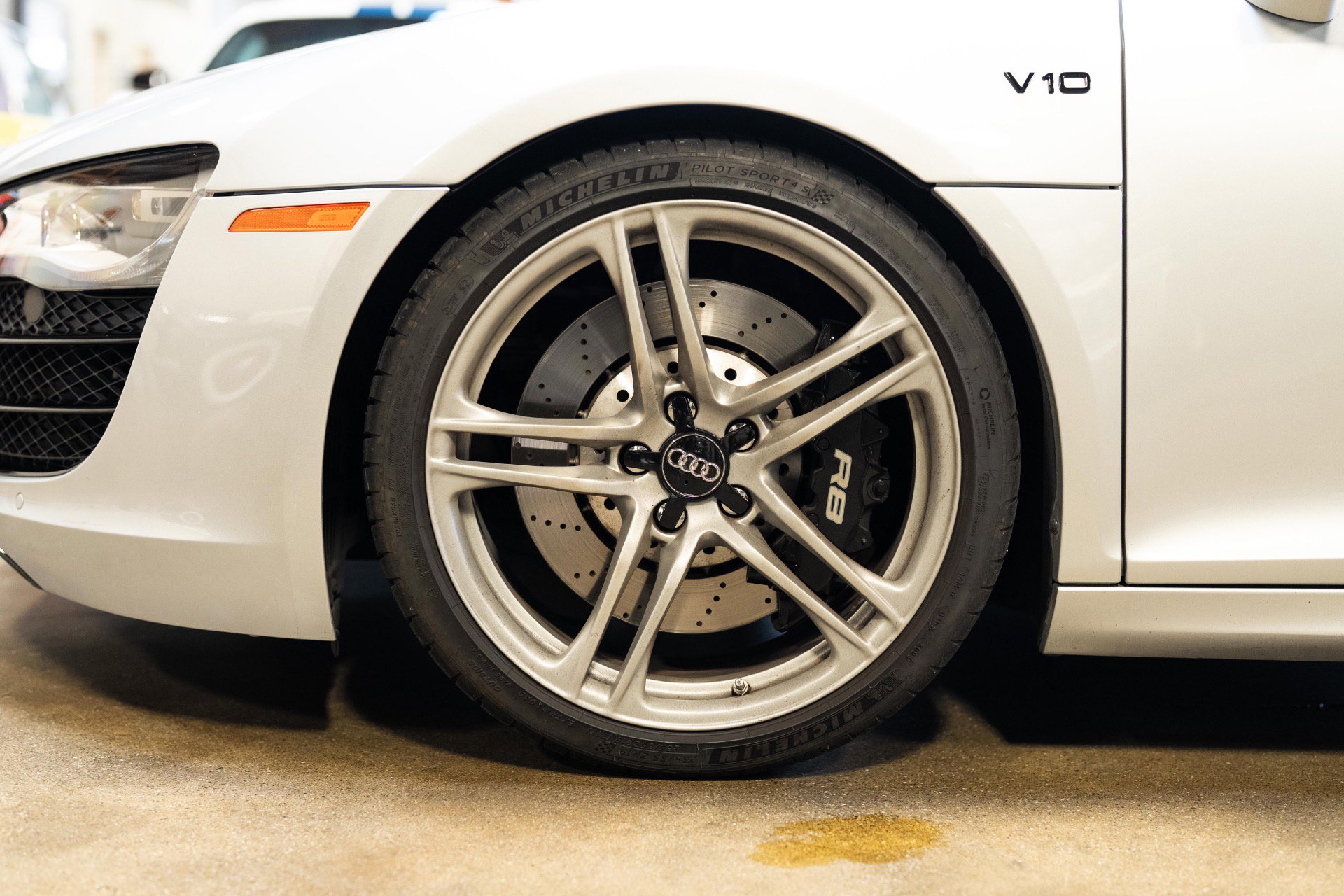 Used 2011 Audi R8 V10 image 43