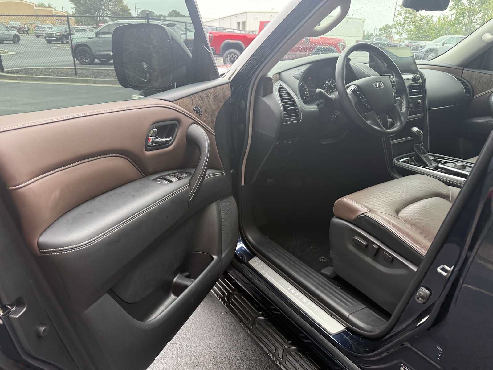 Used 2023 INFINITI QX80 Premium Select w/ All-Season Package RWD image 13