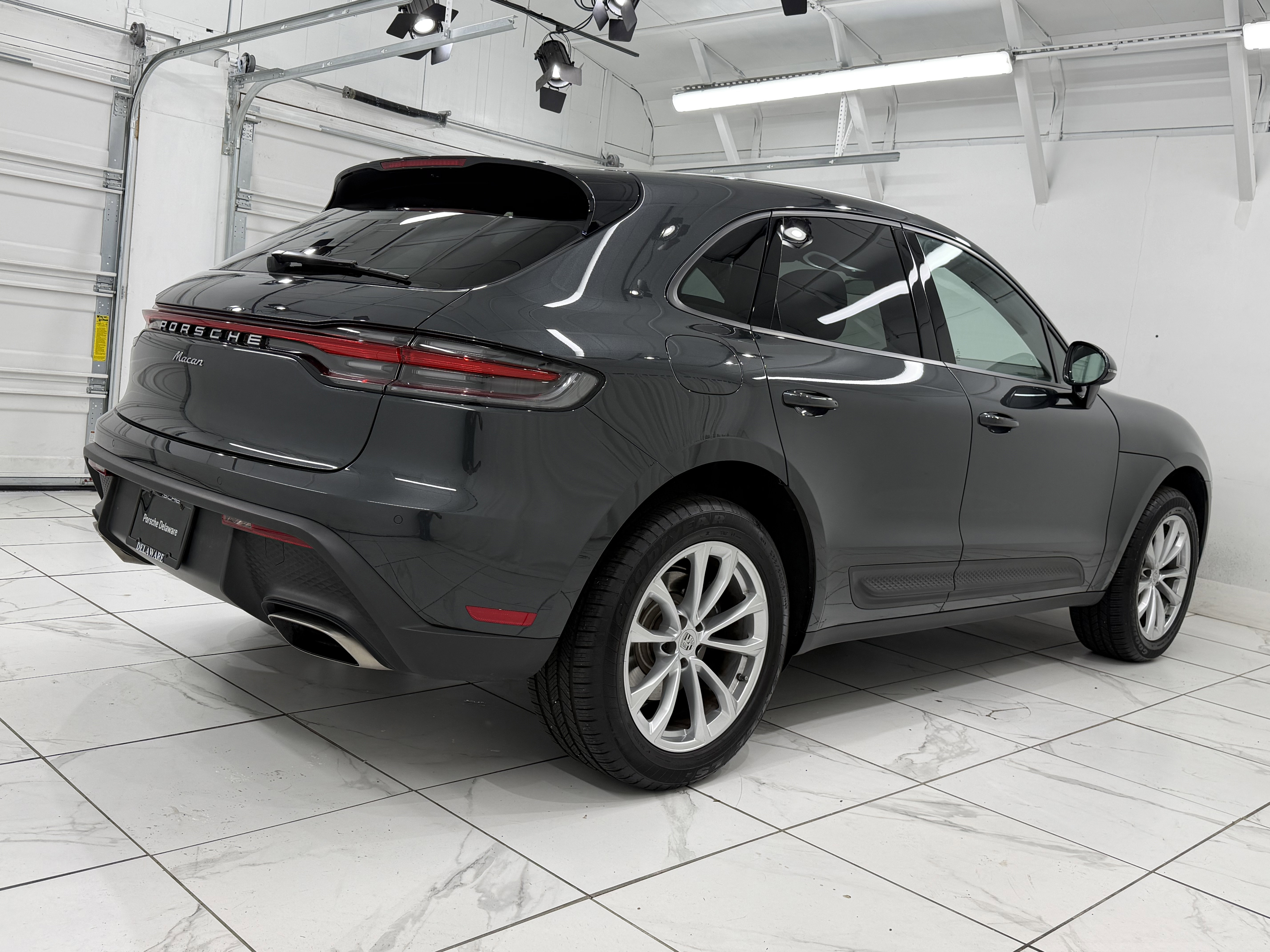 Certified 2025 Porsche Macan image 11